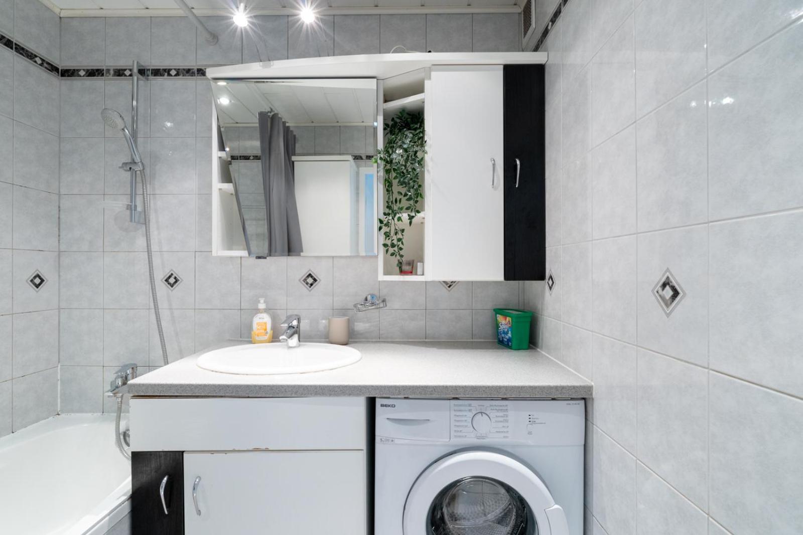 Two Bedrooms - 85 Squaremeters - 4 Min To U6 Dresdner Str Wenen Buitenkant foto