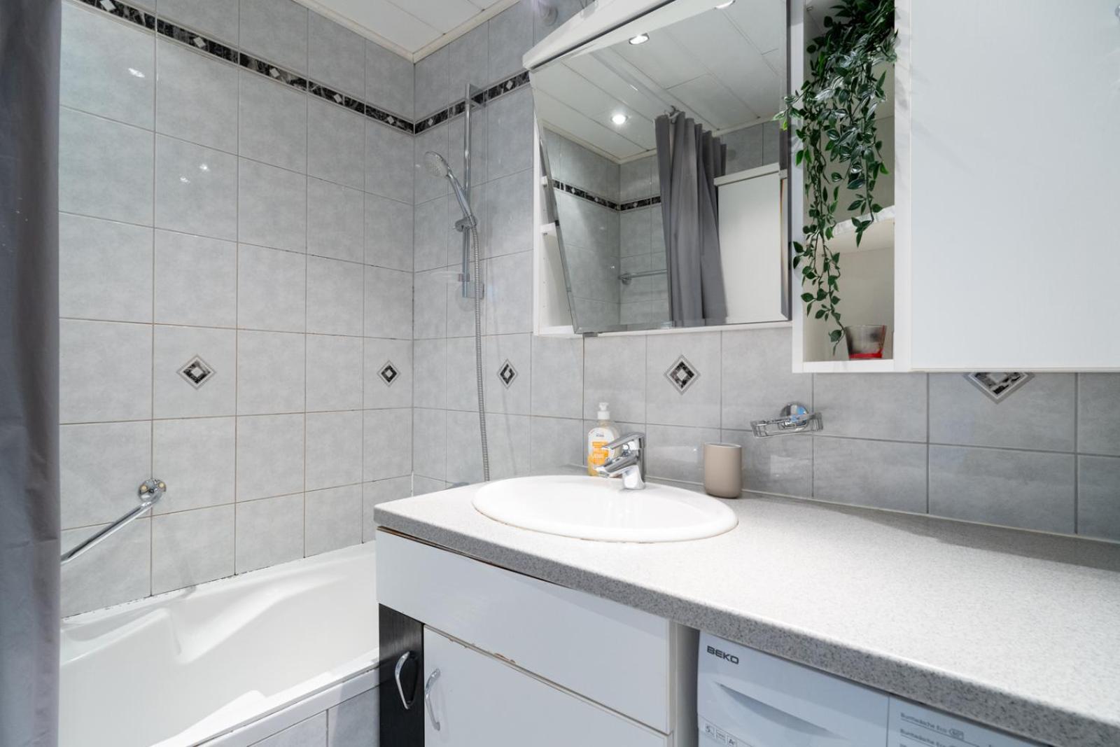 Two Bedrooms - 85 Squaremeters - 4 Min To U6 Dresdner Str Wenen Buitenkant foto