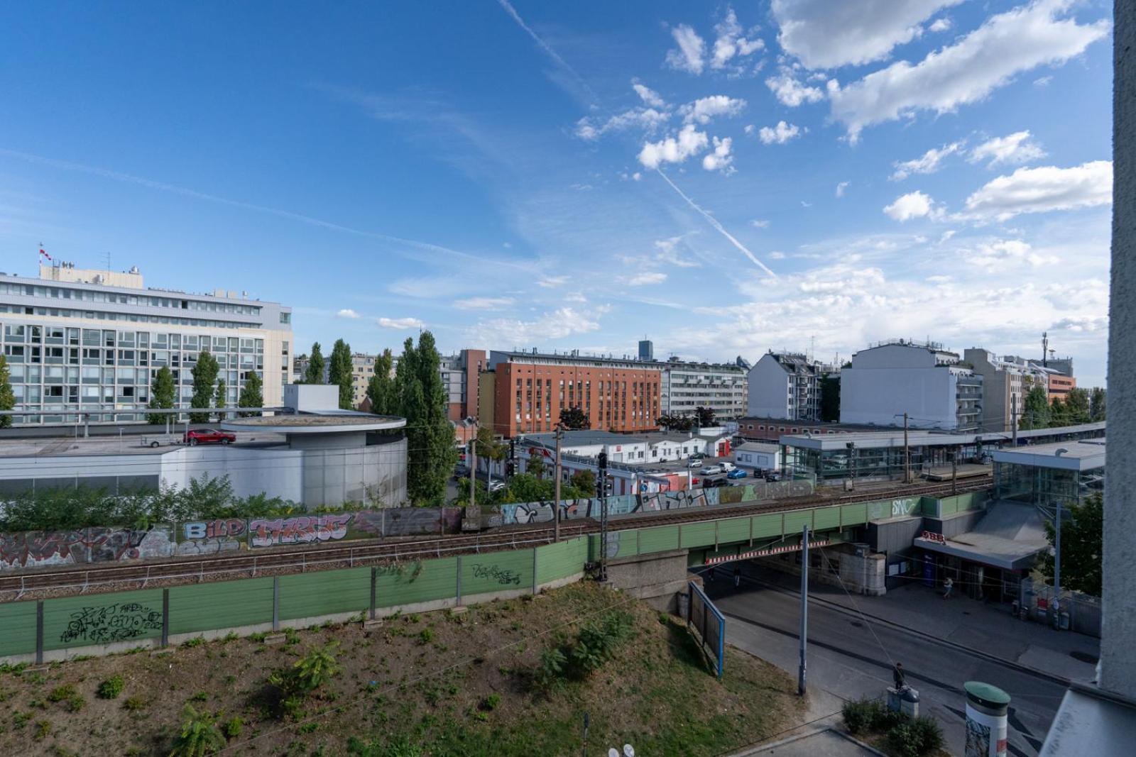 Two Bedrooms - 85 Squaremeters - 4 Min To U6 Dresdner Str Wenen Buitenkant foto