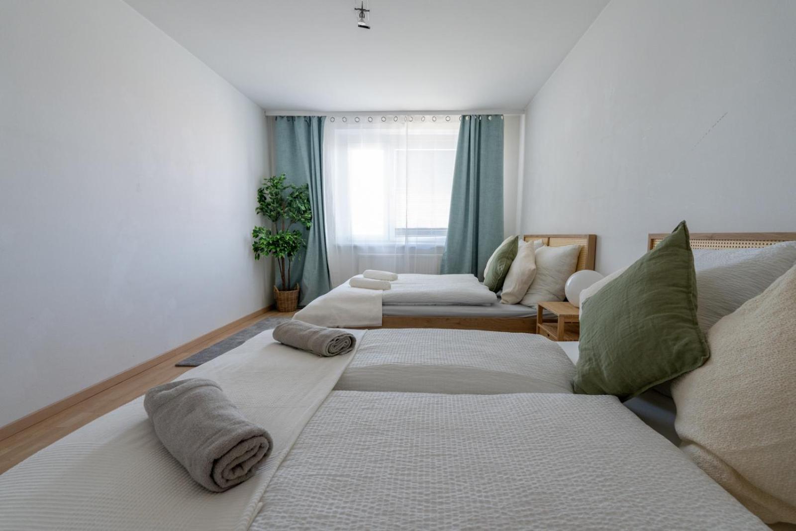 Two Bedrooms - 85 Squaremeters - 4 Min To U6 Dresdner Str Wenen Buitenkant foto