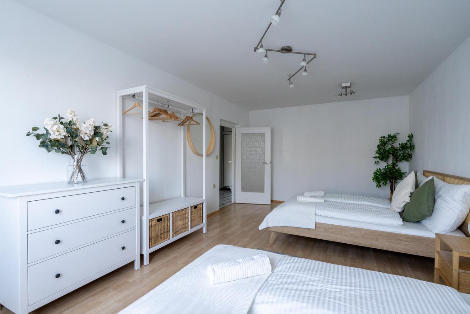 Two Bedrooms - 85 Squaremeters - 4 Min To U6 Dresdner Str Wenen Buitenkant foto