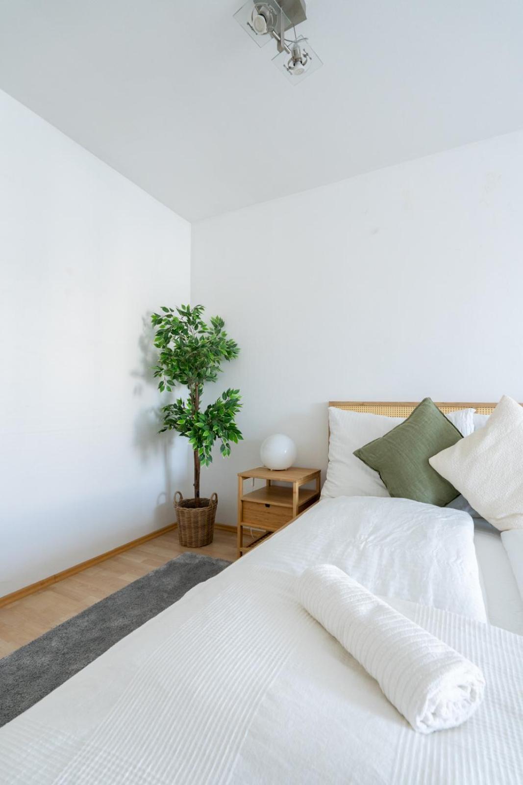 Two Bedrooms - 85 Squaremeters - 4 Min To U6 Dresdner Str Wenen Buitenkant foto