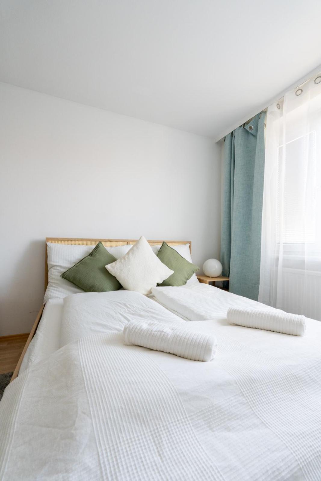 Two Bedrooms - 85 Squaremeters - 4 Min To U6 Dresdner Str Wenen Buitenkant foto