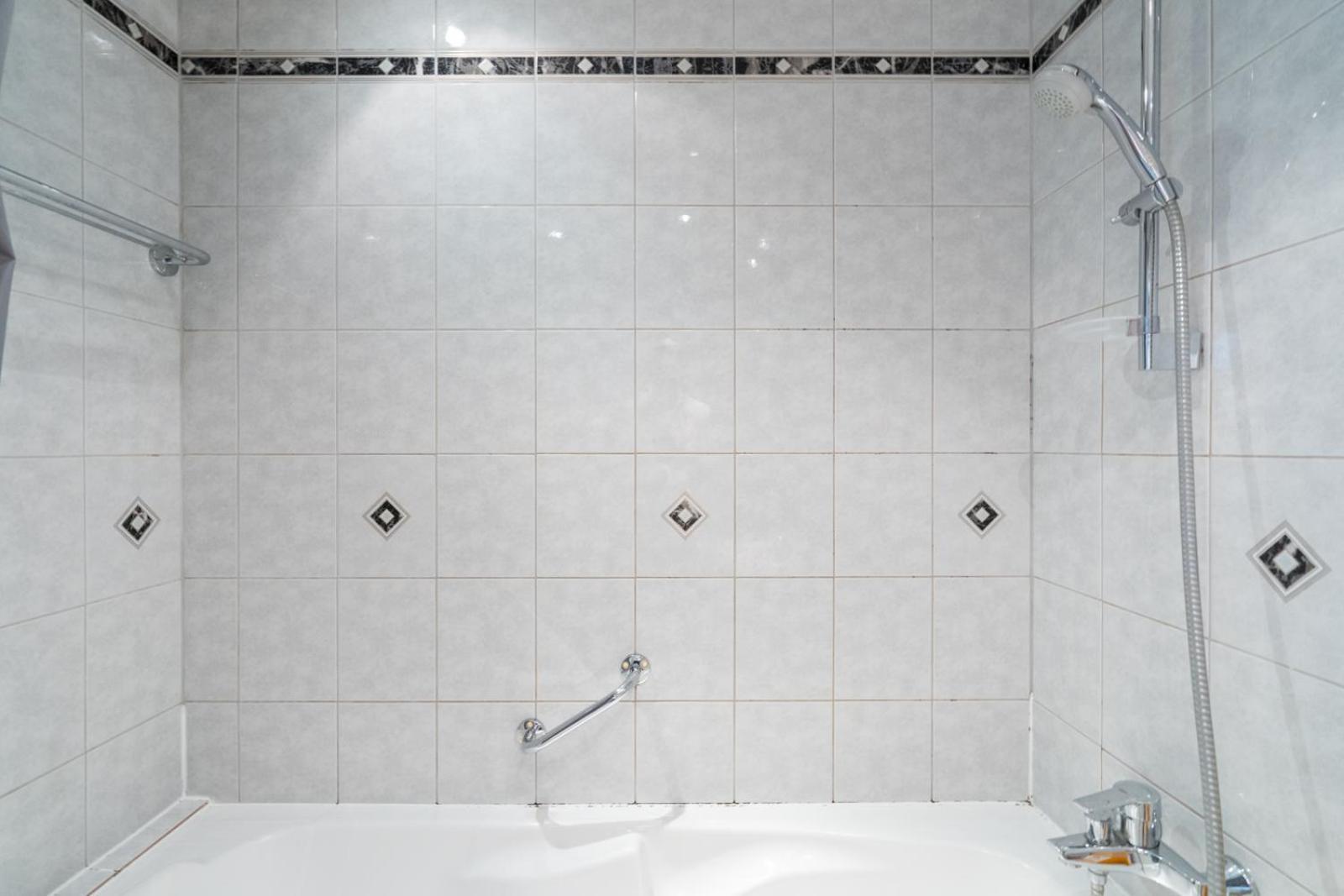 Two Bedrooms - 85 Squaremeters - 4 Min To U6 Dresdner Str Wenen Buitenkant foto
