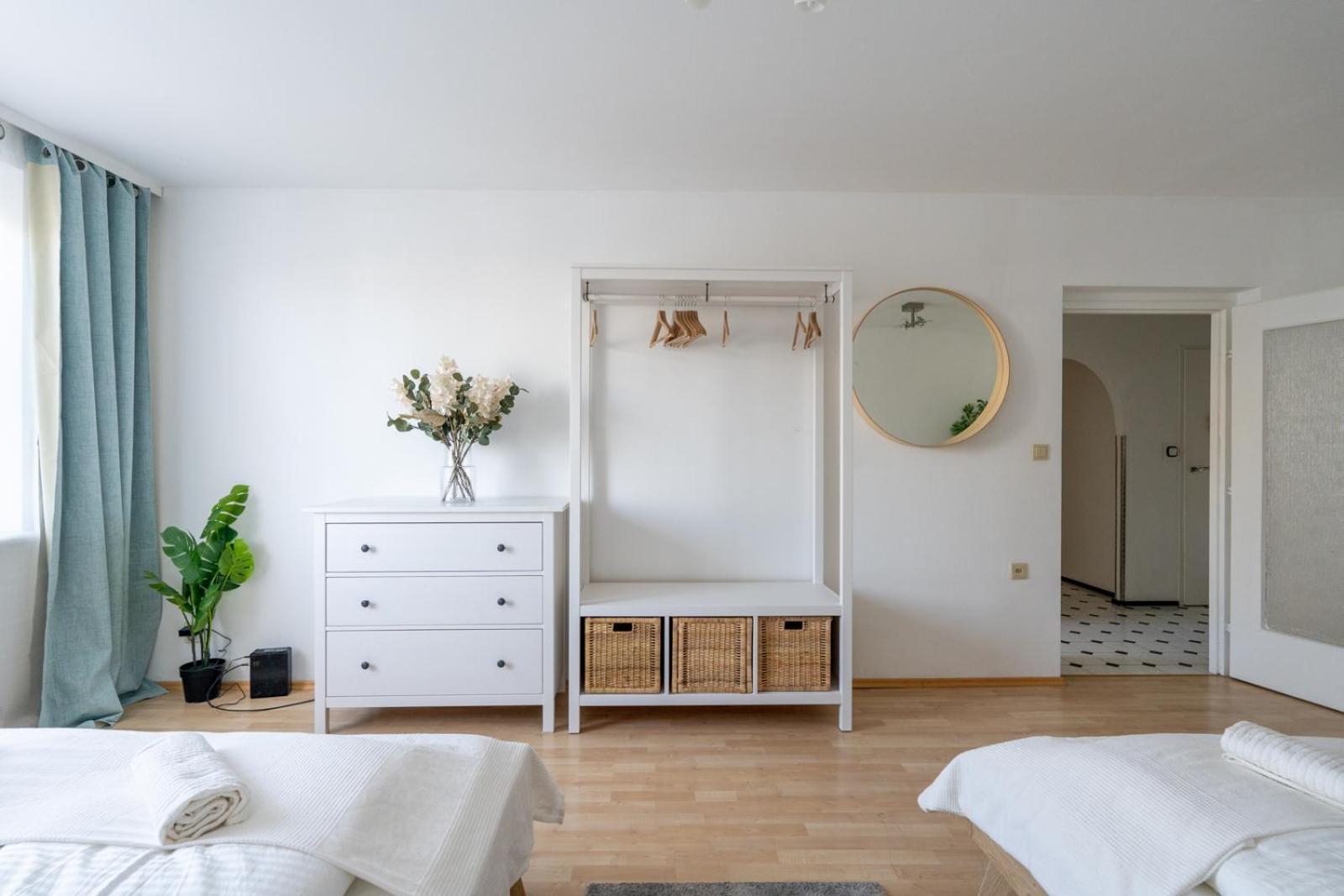 Two Bedrooms - 85 Squaremeters - 4 Min To U6 Dresdner Str Wenen Buitenkant foto