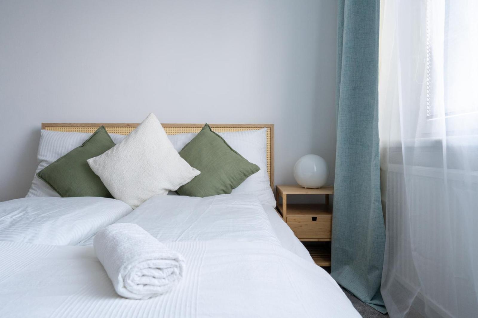 Two Bedrooms - 85 Squaremeters - 4 Min To U6 Dresdner Str Wenen Buitenkant foto