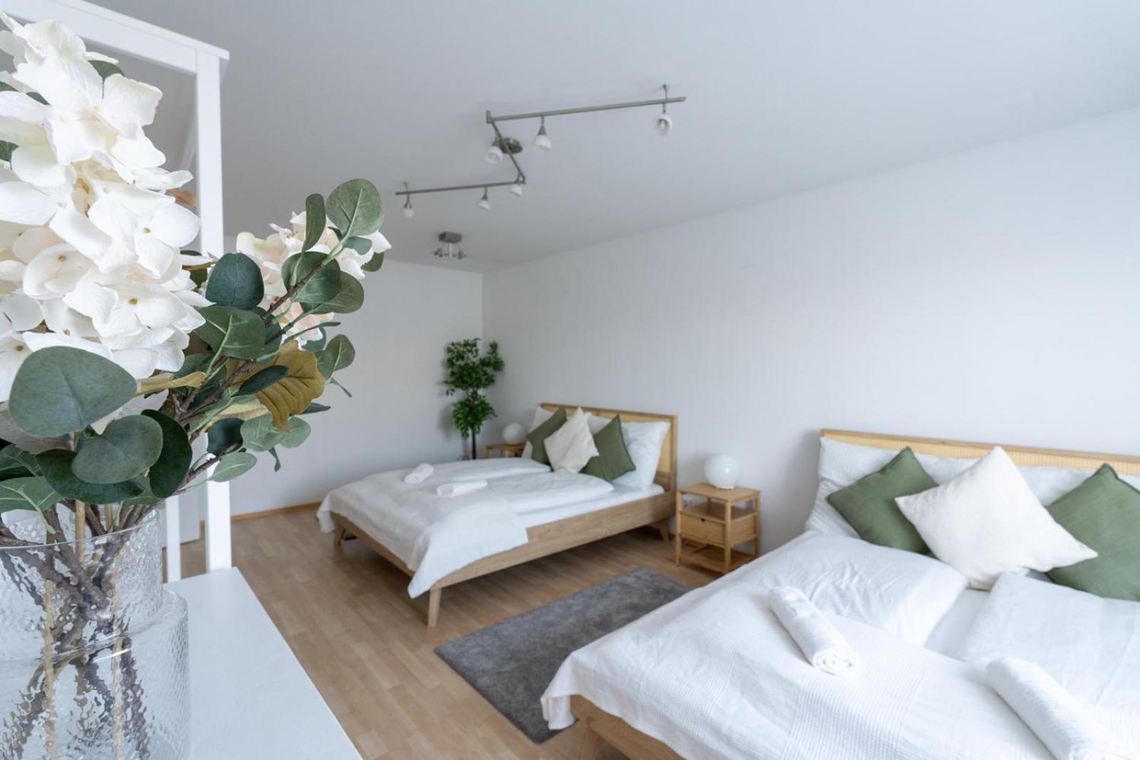 Two Bedrooms - 85 Squaremeters - 4 Min To U6 Dresdner Str Wenen Buitenkant foto