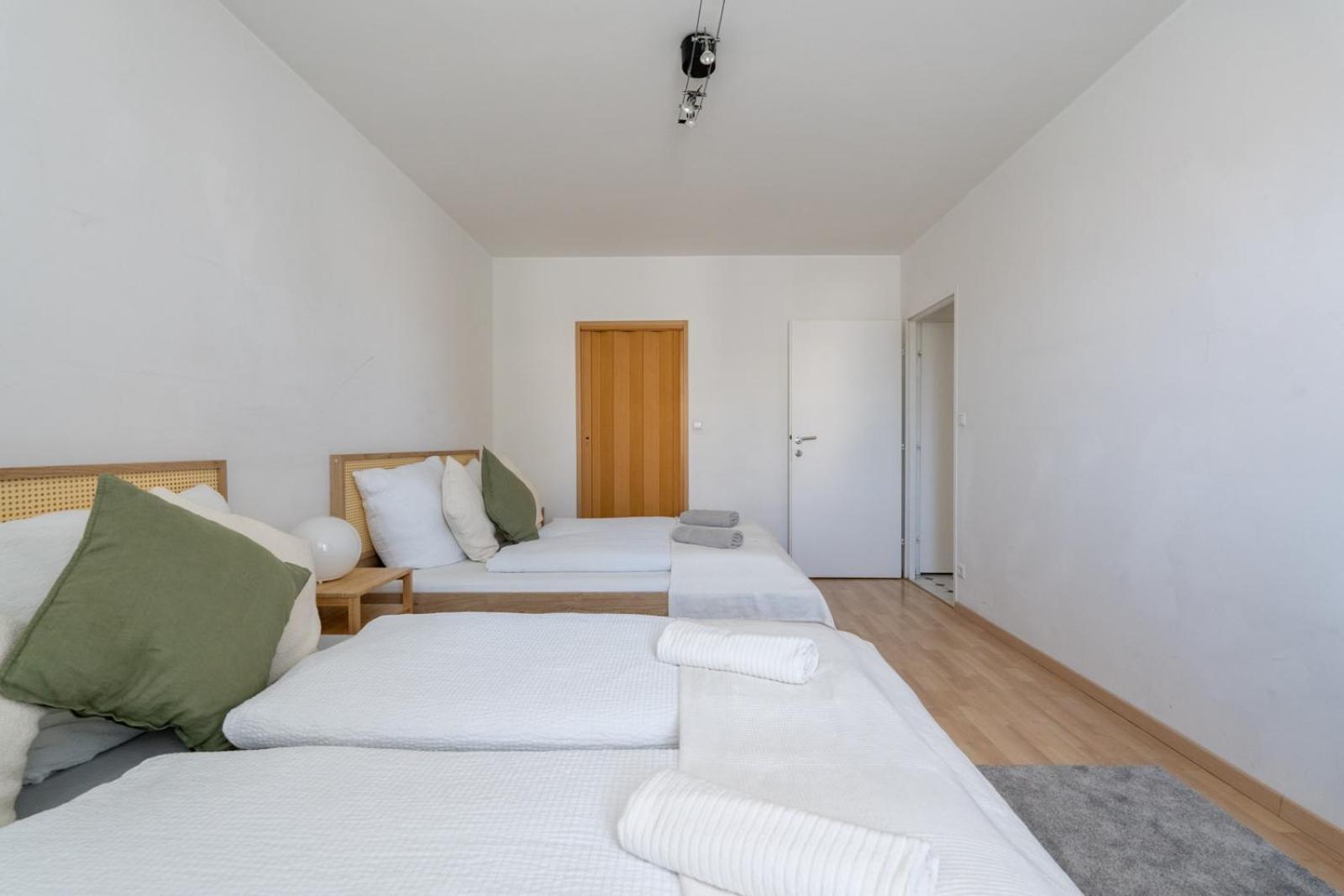 Two Bedrooms - 85 Squaremeters - 4 Min To U6 Dresdner Str Wenen Buitenkant foto