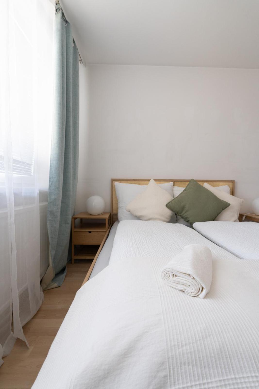 Two Bedrooms - 85 Squaremeters - 4 Min To U6 Dresdner Str Wenen Buitenkant foto
