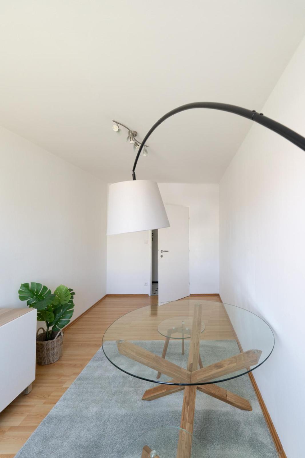Two Bedrooms - 85 Squaremeters - 4 Min To U6 Dresdner Str Wenen Buitenkant foto