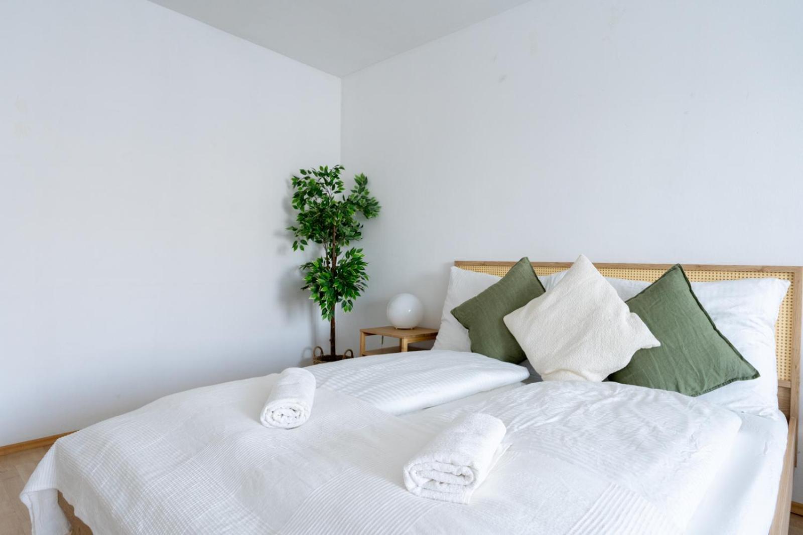 Two Bedrooms - 85 Squaremeters - 4 Min To U6 Dresdner Str Wenen Buitenkant foto