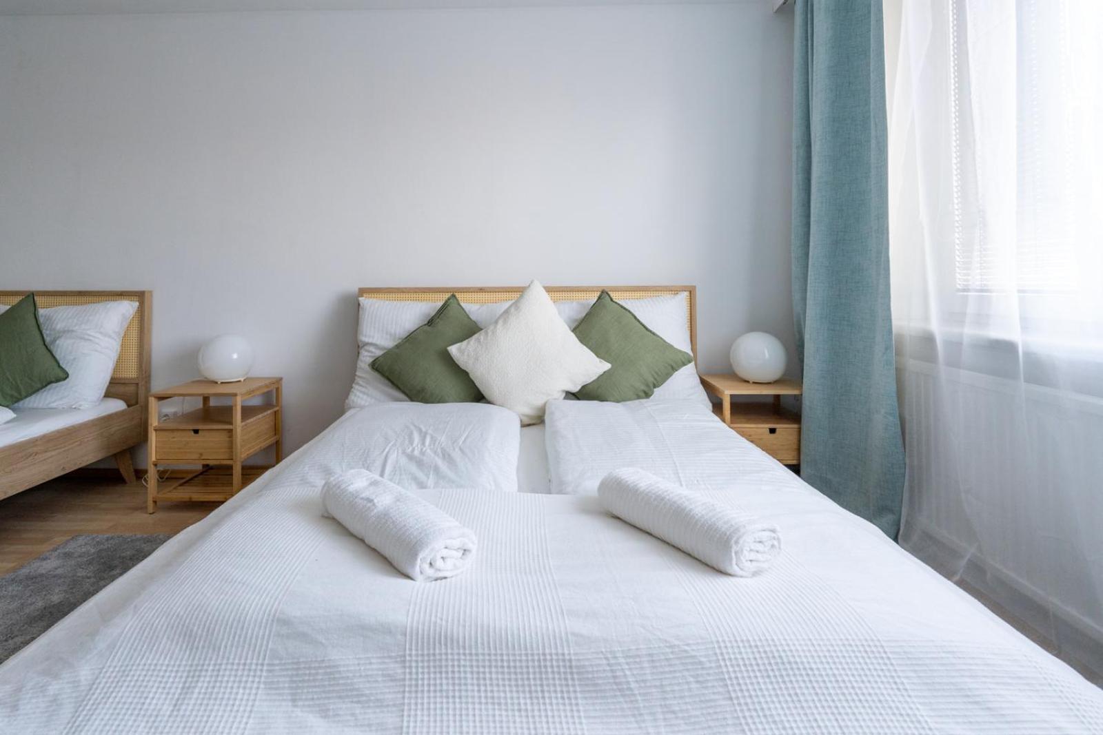 Two Bedrooms - 85 Squaremeters - 4 Min To U6 Dresdner Str Wenen Buitenkant foto